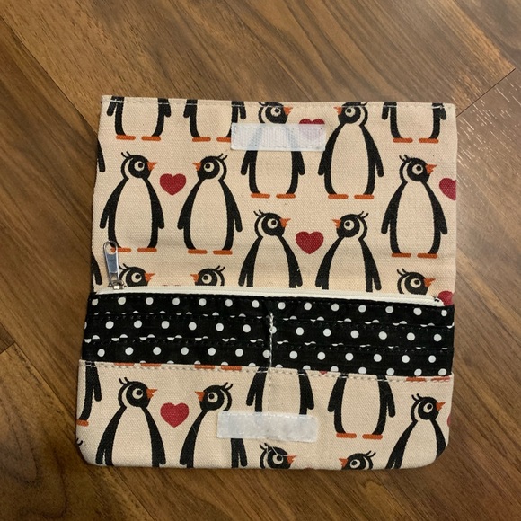 Bungalow 360 penguins crossbody bag and wallet set - Picture 5 of 7